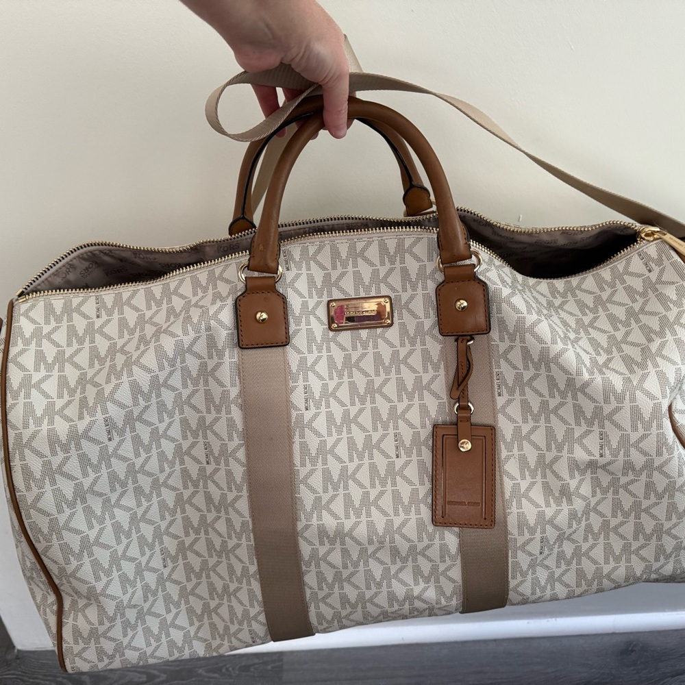 Michael Kors Harrison Logo Weekender Bag - Picture 6 of 10